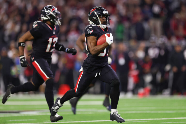 Houston Texans return blocked extra point for two points after miracle touchdown